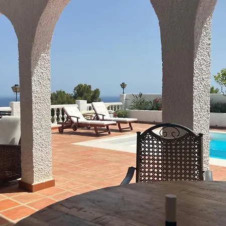 Romantic White -heated Pool Nerja