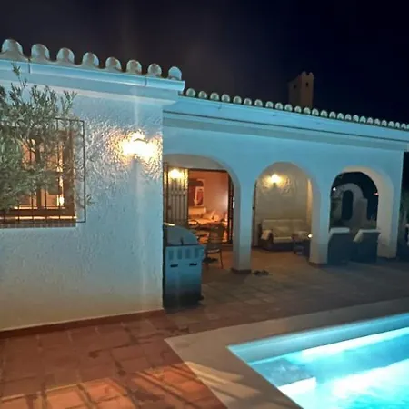 Romantic White -heated Pool