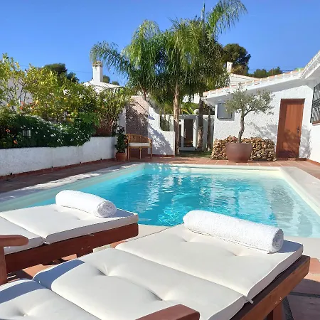 Romantic White -heated Pool Nerja