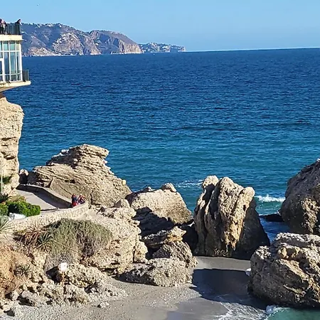 Romantic White -heated Pool Nerja