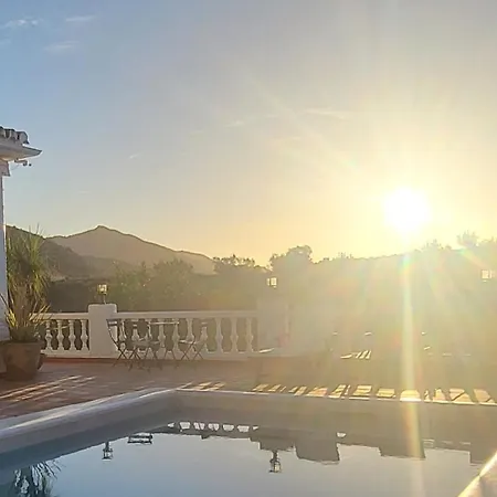 Villa Romantic White -heated Pool